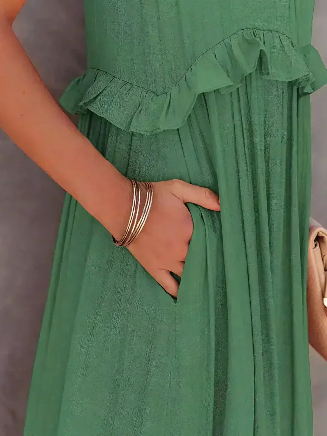 Genevieve – Halter Ruffle Maxi Dress with Flowing Elegance